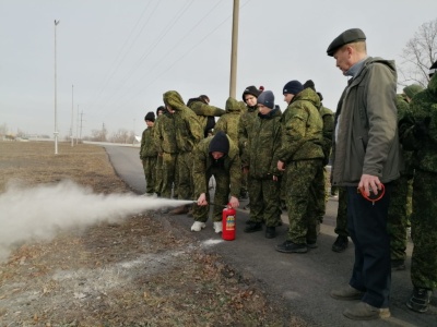 Занятие по пожарной безопасности с курсантами военно-патриотических сборов