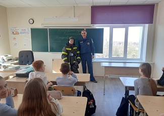 В проекте «Безопасность в твоих руках» школьники встретись с ветераном пожарной охраны