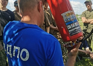 С курсантами военно-исторических сборов «Армата» о пожарной безопасности