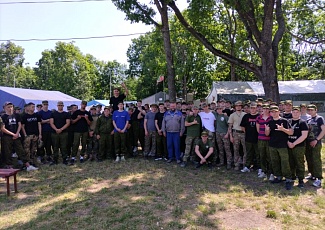 Пожарные добровольцы проводят занятия на военно-патриотических сборах «Армата»