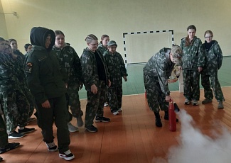 С курсантами военно-исторических сборов «Армата» о пожарной безопасности