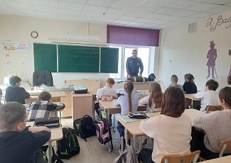 В проекте «Безопасность в твоих руках» школьники встретись с ветераном пожарной охраны