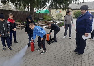 Знакомство с первичными средствами пожаротушения