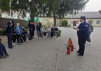 Знакомство с первичными средствами пожаротушения