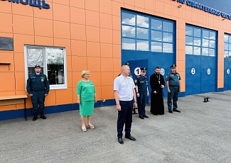 Ветераны пожарной охраны почтили память героев и посетили святыни в преддверии Дня России